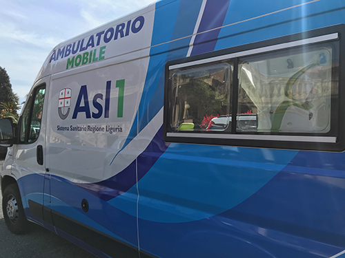 Ambulatorio mobile Asl 1 - fiancata